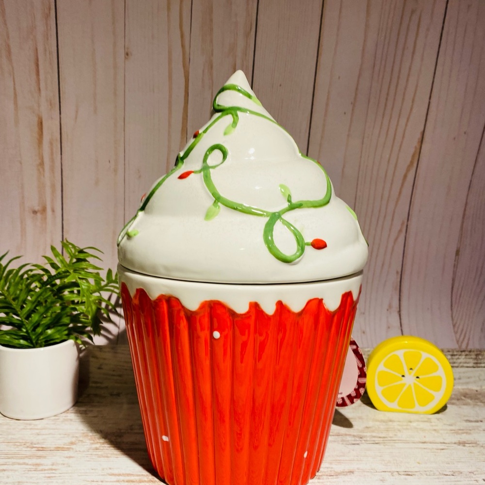 10 Strawberry Street Large Cupcake Canister - Picture 6 of 6